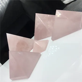 1бр 20-80 мм естествен розов кварц пирамида камък Crystal Фън Шуй лечебните проби Wicca декор декоративни камъни