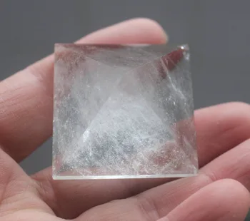 3-5 см естествената медитация на енергийната пирамида, вырезанной от естествени бели кристали