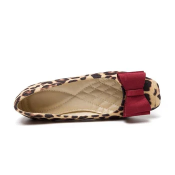 BEYARNELadies Леопард печатни апартамент квадратен стелката на обувки за шофиране сив червен меки приплъзване ons за бременни жени дишаща плюс SizeE709