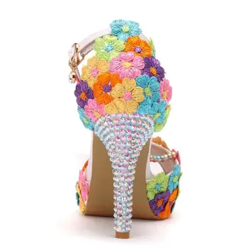 Crystal Queen каишка на щиколотке Дамски обувки сладка мода бяло цвете шипове на партията пискюл сватба сватбени обувки на висок ток