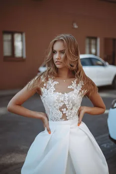 SoDigne Бохемска Beach Wedding Dress 2021 Секси Simple Сатен Дантела Bridal Dress Cap Sleeves Floor Length Dress