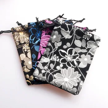 Бижута, чанти и опаковки 10шт 8*10 см черно кадифе плат цвете печат Drawstring чанти бижута чай за опаковане на подаръци чанти