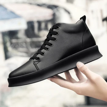 Високо качество на всички черни мъжки кожени ежедневни обувки увеличават прости чисти черни маратонки, модни дишащи обувки модерен апартамент
