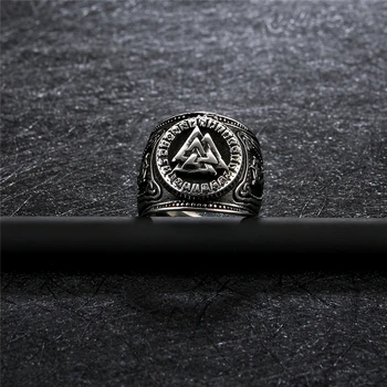 Высокосортные фини пръстени от неръждаема стомана за мъже.viking войн, ловец триъгълник е символ на пръстен от неръждаема стомана, безопасно и удобно