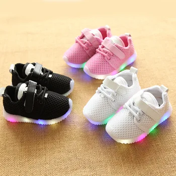 Детски обувки деца момичета маратонки LED Light Up обувки, ежедневни Спортни деца апартаменти Детски обувки, дишаща мрежа детската черен бял