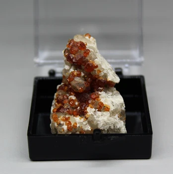 естествен гранат и чай Crystal симбиоза минерал проба камъни и кристали за изцеление кристали кварц размер на кутията 5.2 cm