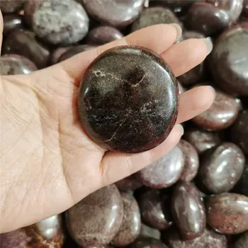 Естествен гранат, Кристал с овална форма палмова полиран камък с овална форма скъпоценен камък гранат палмова камък