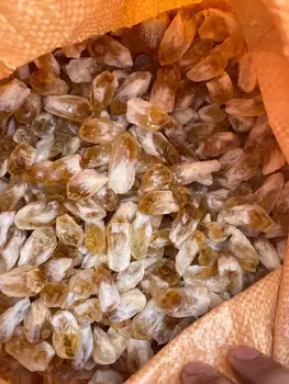 Естествени бразилски цитрин кристални груб гледна насипен скъпоценен камък, лечебен минерал проба САМ материал