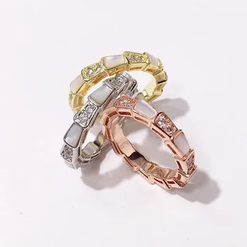 Мода пръстен самоличността на класически поп стил мед пръстен инкрустиран камък змия формата на главата изпрати подаръци за любителите на 2019 нов горещ