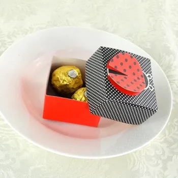 Нов 20pcs сладък творчески калинка сладка кутия шоколадови бонбони червен черен точков цвета на Бебе Душ рожден ден страна бонбони, кутия за сватба благоволението подарък кутия