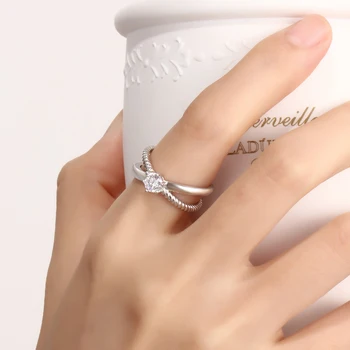 Персонализирани потребителски лични пръстени за жени X shape Crossed изрежеш сватбена годежен пръстен с Цирконий бижута (JewelOra RI103946)
