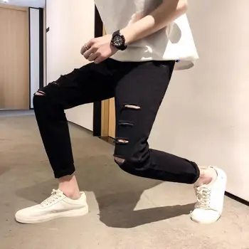 Търговия на едро 2020 мода ежедневни тийнейджъри мъжки нарязани дънки корейски тенденция дума дупка на коляното панталони тънък ежедневни Harlan краката панталони