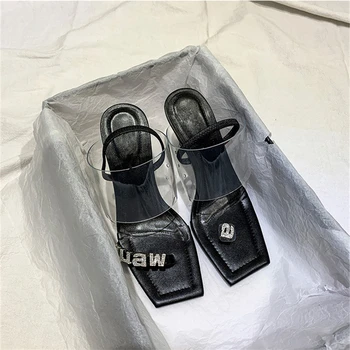 Украсени със скъпоценни камъни, кристални букви декор сандали жени метал тънък ток заден предпазен прозрачен PVC квадратен открит чорап на пистата за кацане ивица обувки жена