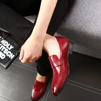 Червено Вино пролет и есен дишаща мъжка официална обувки корейски стил на модела обувки гумени мъжки слипоны твърди апартамент мъжки модел обувки