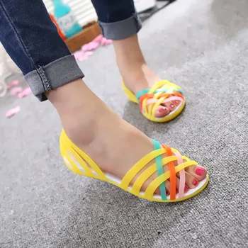Дамски Сандали 2020 Горещото Лято На Нов Цвят На Бонбони Дамски Обувки Peep Toe Степпи Плаж Валентин Дъга Запушва Желе Обувки Жена Апартамент