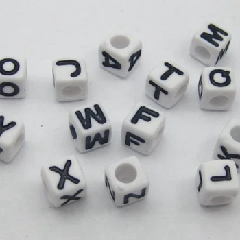 250 разнообразни Черен в Бял азбука буквата акрилни куб пони мъниста 6x6 mm