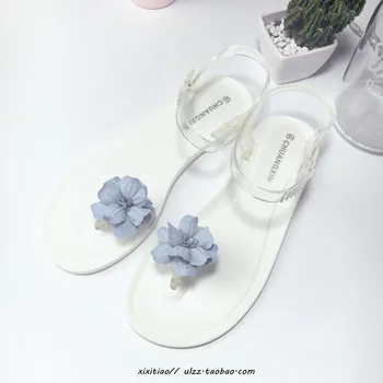 Европейският стил на лятото нова корейска версия на цветни сандали 2020 дамски сандали с плоско дъно на краката-сандали и чехли почивка плажни обувки