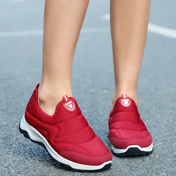 Зимна памучен обувки топли слипоны Женски ботильоны нескользящие Дамски обувки на плоска подметка маратонки за жени платформа Дамски обувки 2020