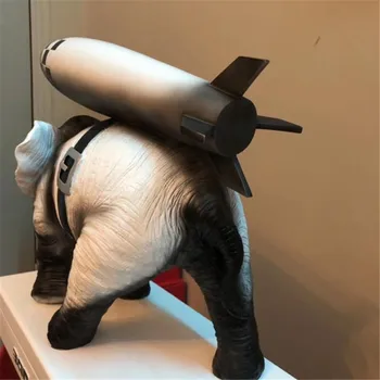 Луксозни слонове във войната Banksy полистоун слон задната част на ракетата кадилница статуя фигурка действия модел 35см