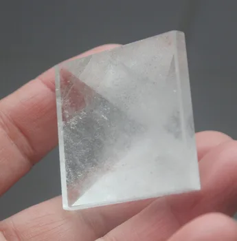3-5 см естествената медитация на енергийната пирамида, вырезанной от естествени бели кристали